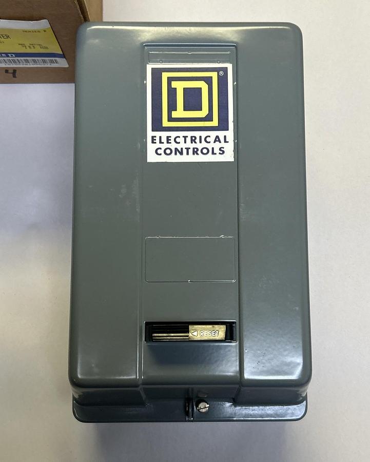 SQUARE D,8536SAG-11,AC MAGNETIC STARTER W/ ENCLOSE NOS