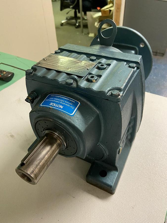 Sew Eurodrive,R57AM143,Gear Reducer Ratio 147.92 Torque 3980Lb-in