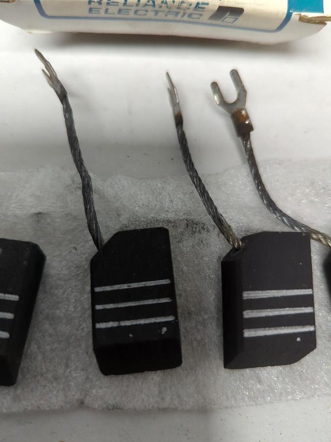 RELIANCE ELECTRIC,3306-DE,CARBON BRUSHES BOX OF 6 PIECES NOS