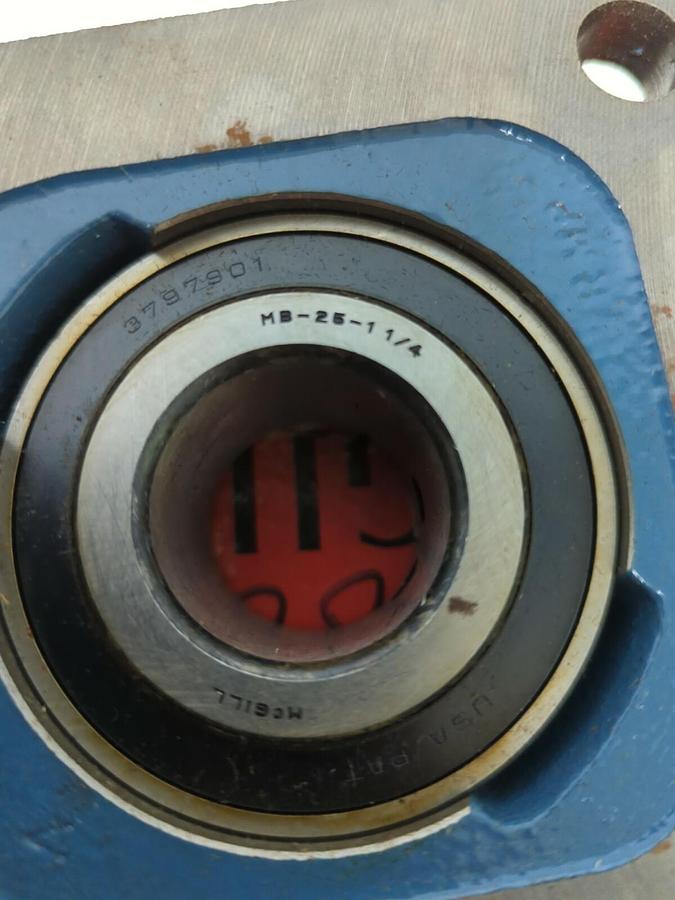 MCGILL,FC4-25-1-1/4,FLANGE MOUNT BEARING 4-BOLT BASE 1-1/4 INCH BORE NOS