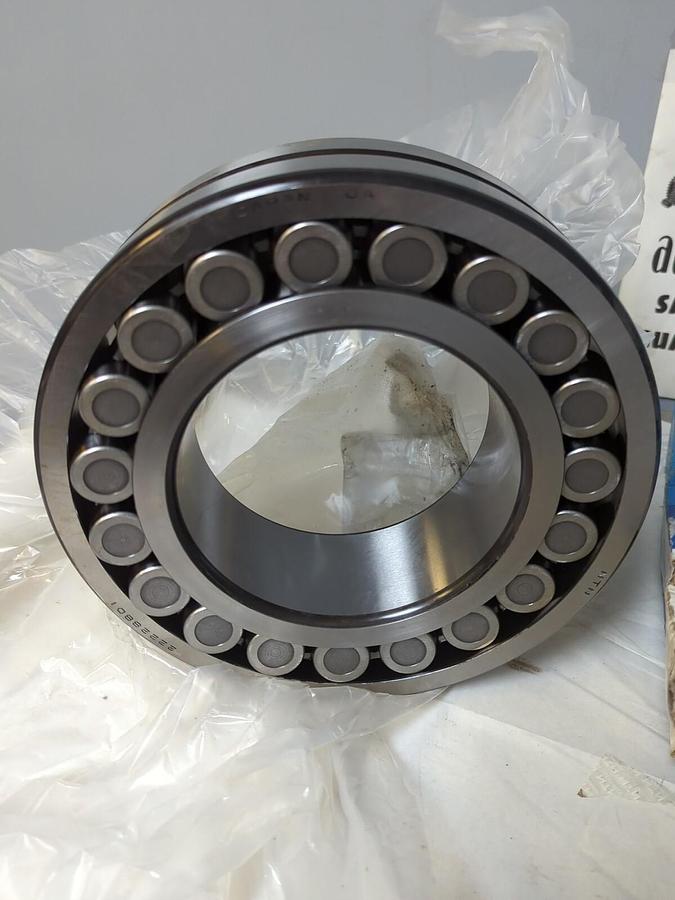 NTN,22228BD1C3,SPHERICAL ROLLER BEARING 140MM BORE NOS