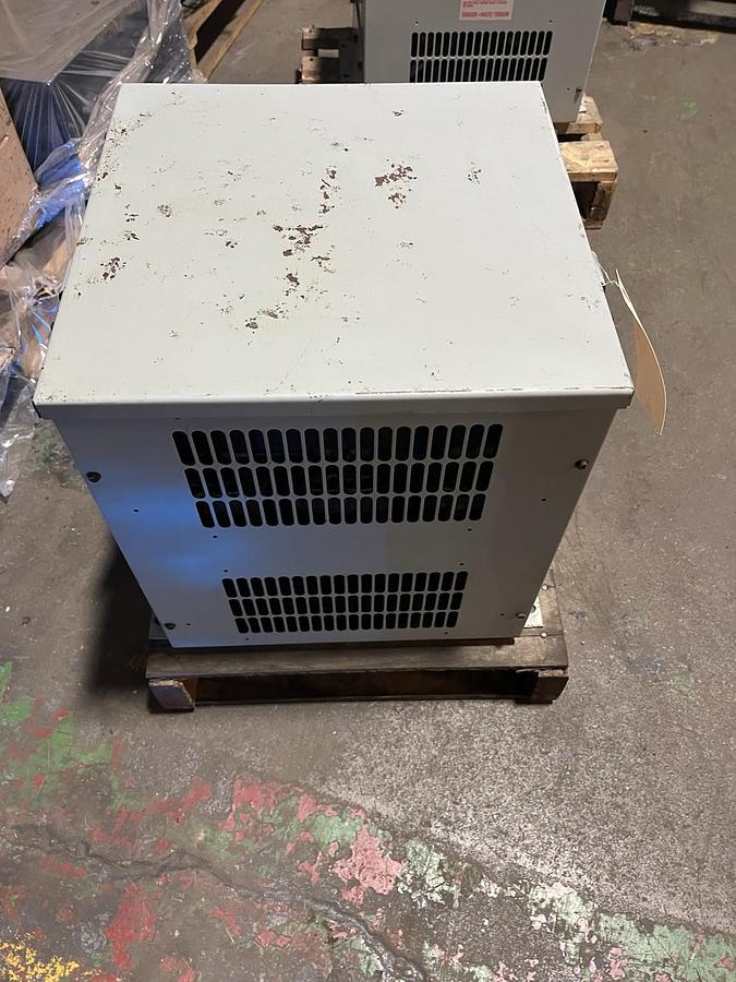 Used HAMMOND,D011JCUB,DRY TYPE TRANSFORMER 3PH 11KVA HV 460V LV 230Y/133V