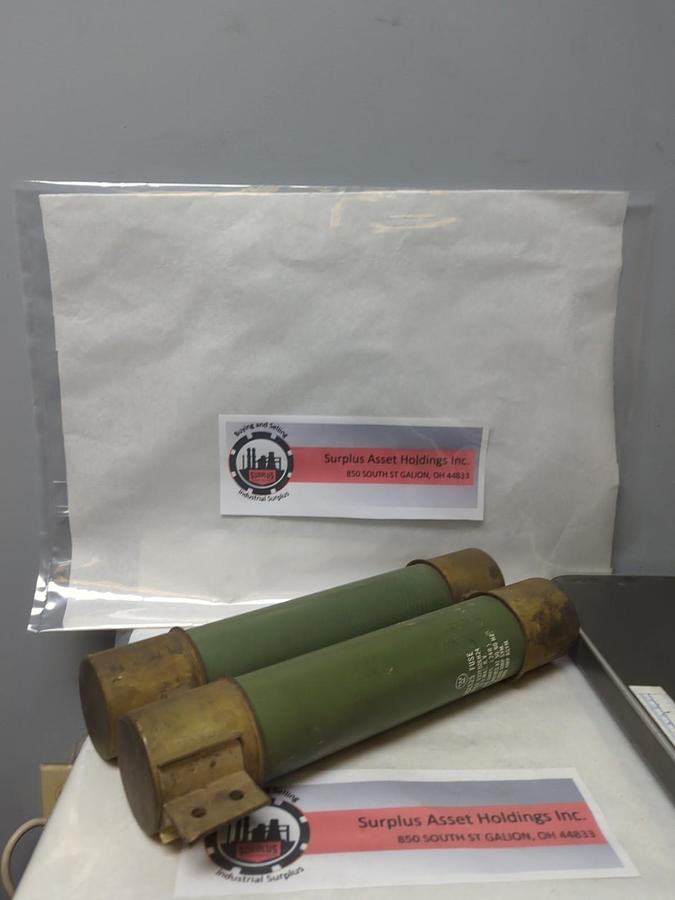 Used WESTINGHOUSE,GCLS25,STYLE 6379D26H24 DOUBLE BARREL FUSE 450 AMP 5.5 MAX K.V USED