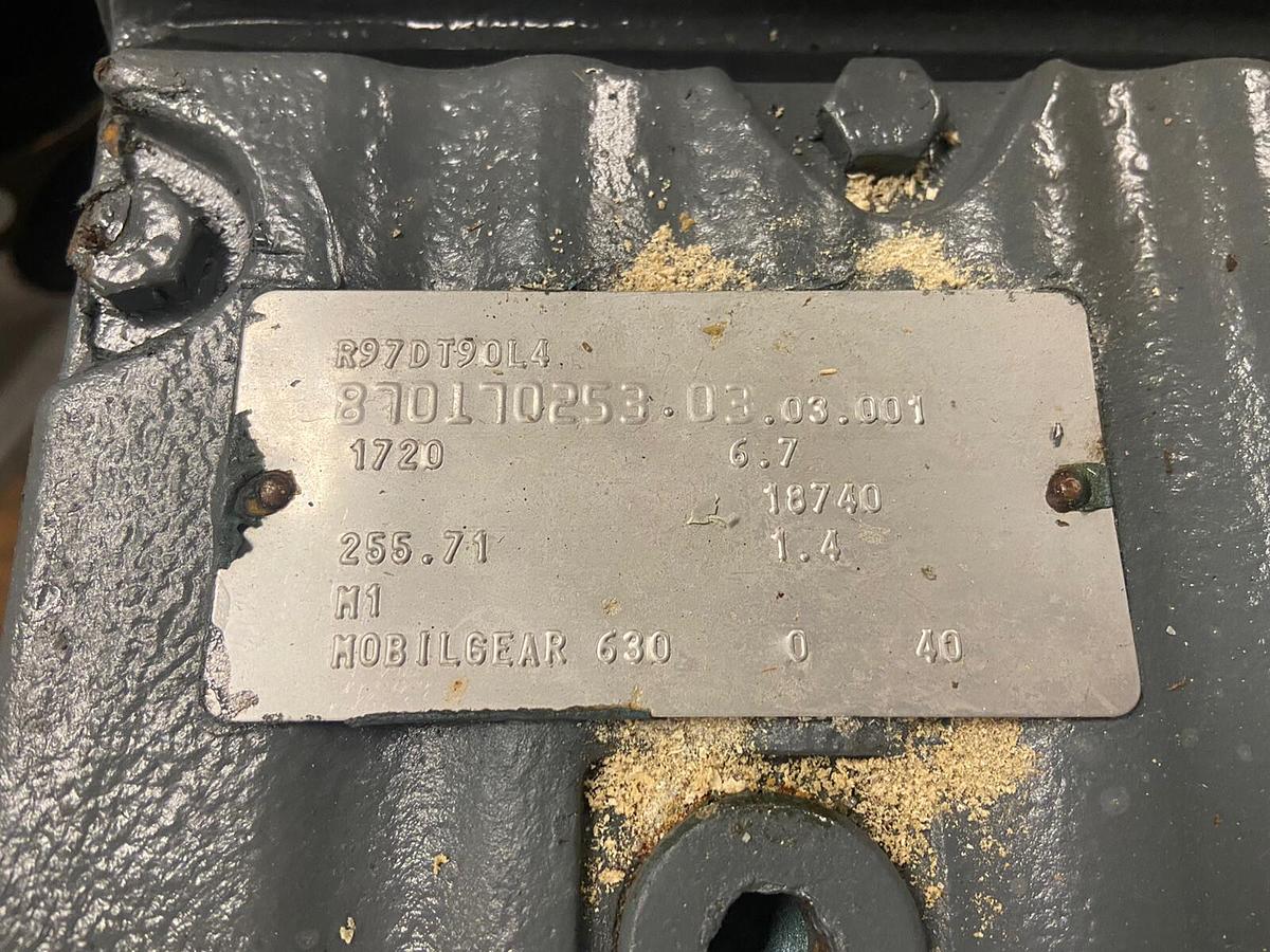 Used SEW Eurodrive,R97DT90L4,Gearmotor Input 1720RPM Ratio 255.71 Out 6.7RPM