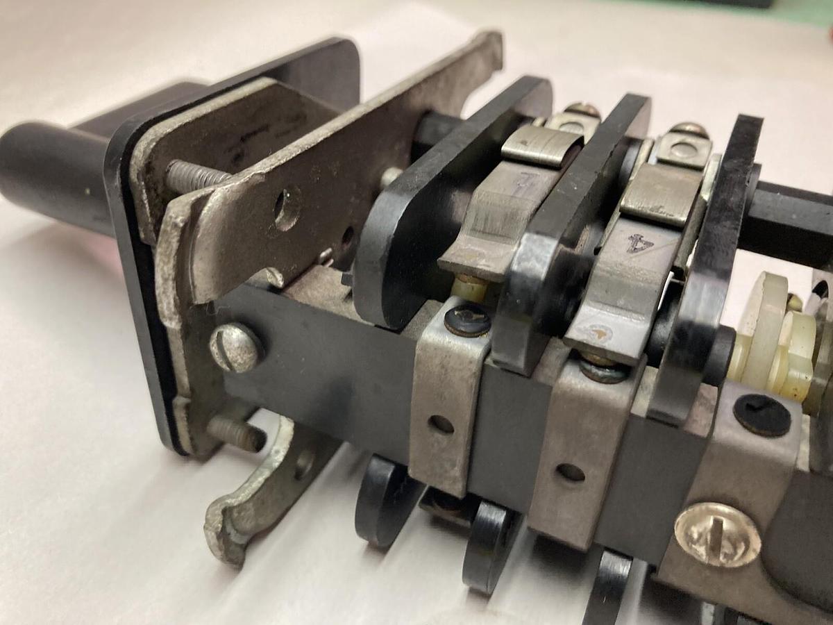 Used General Electric,16SB1DD316SUS2Y,Rotary Cam Switch