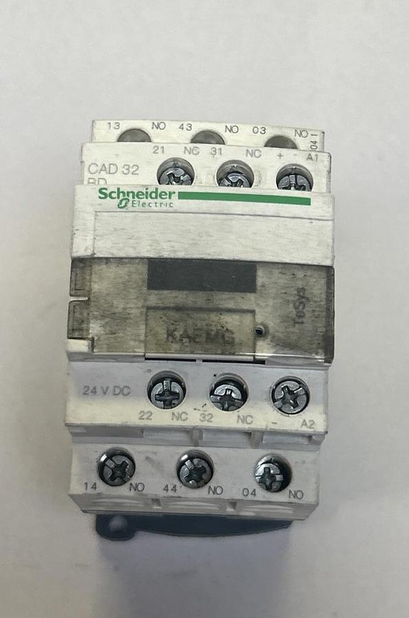 Used SCHNEIDER ELECTRIC,CAD23BD,CONTACTOR