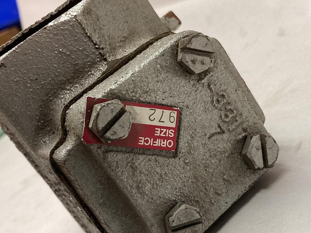 Used North American MFG Co,8697-3,1 1/2 Inch Gas Valve