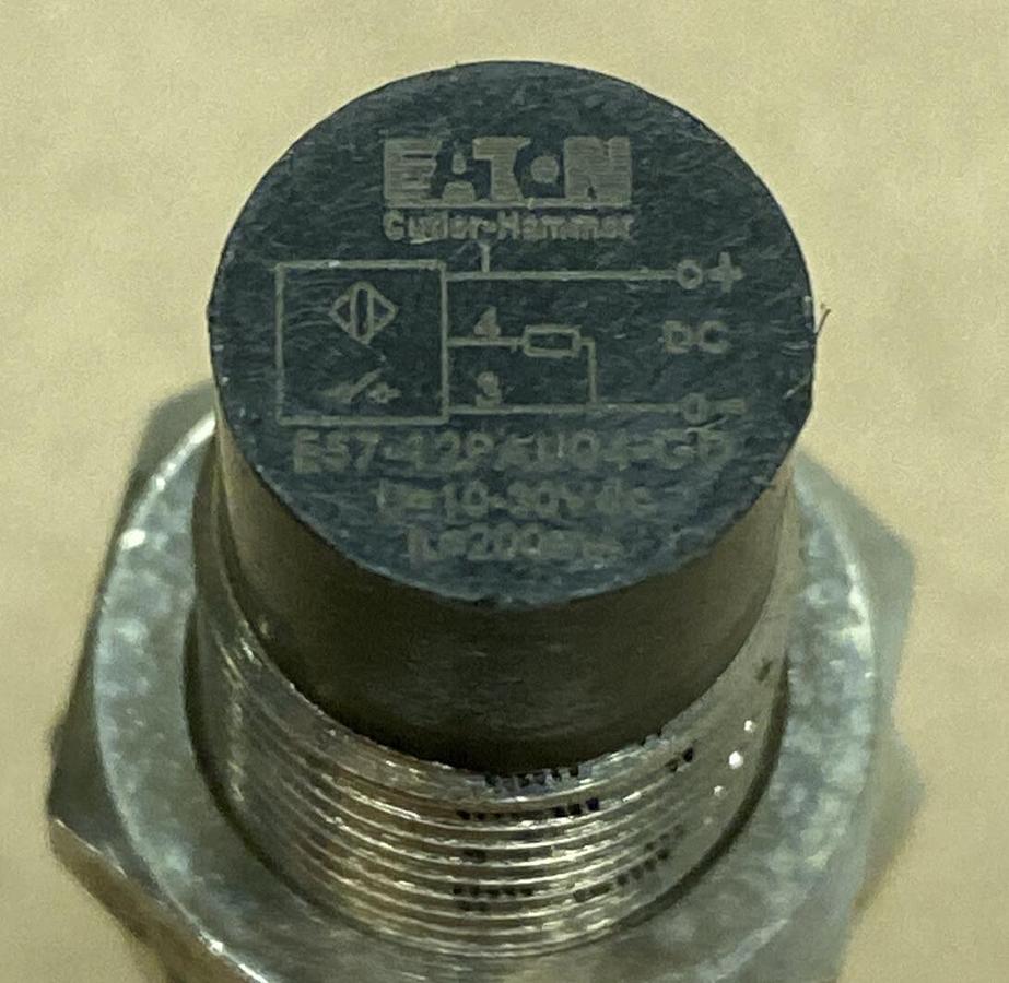 Used Eaton Cutler-Hammer,E57-12PAU04-GD,Proximity Sensor