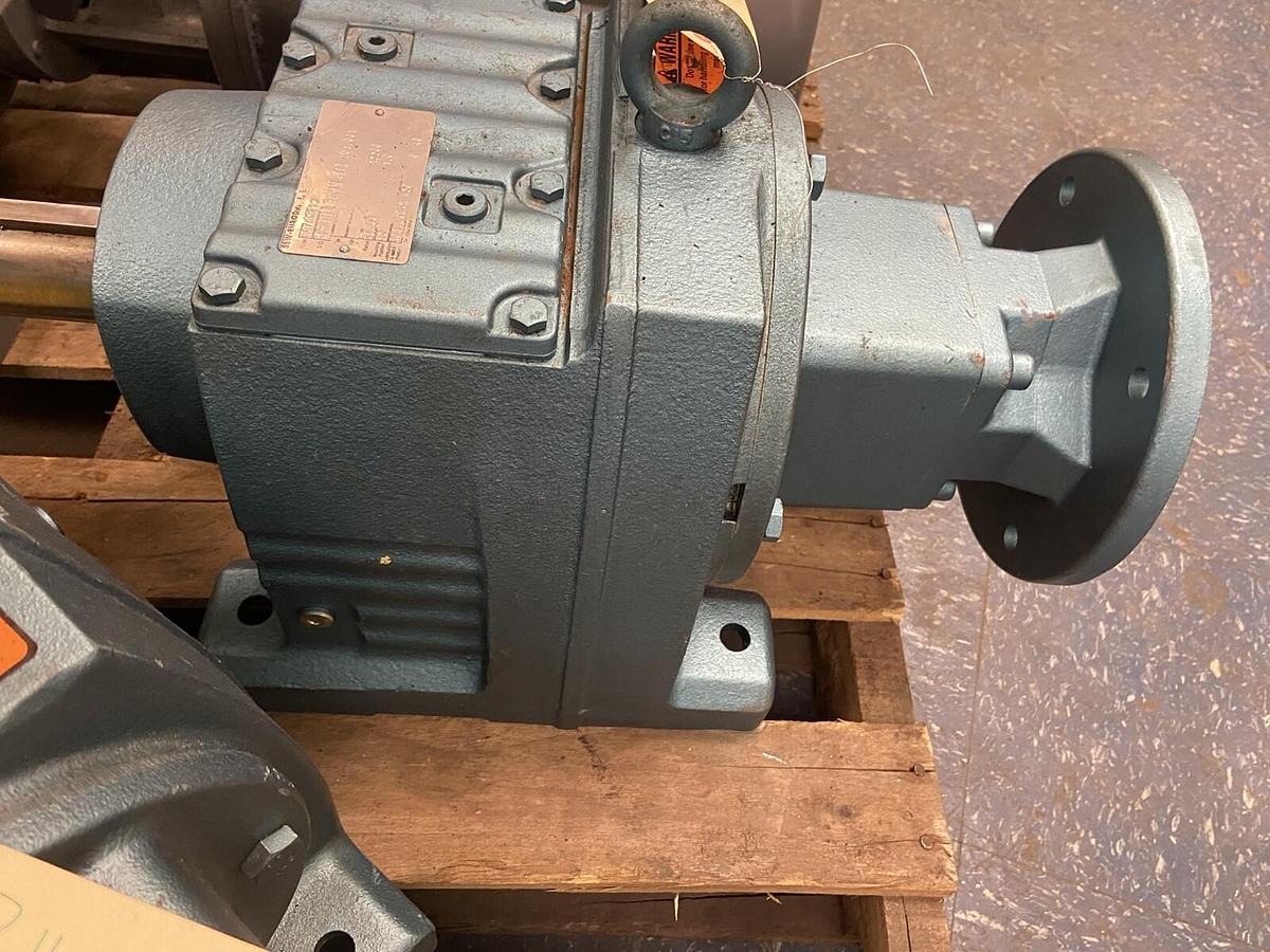 SEW Eurodrive,R87AM213,Gear Reducer Ratio 27.88