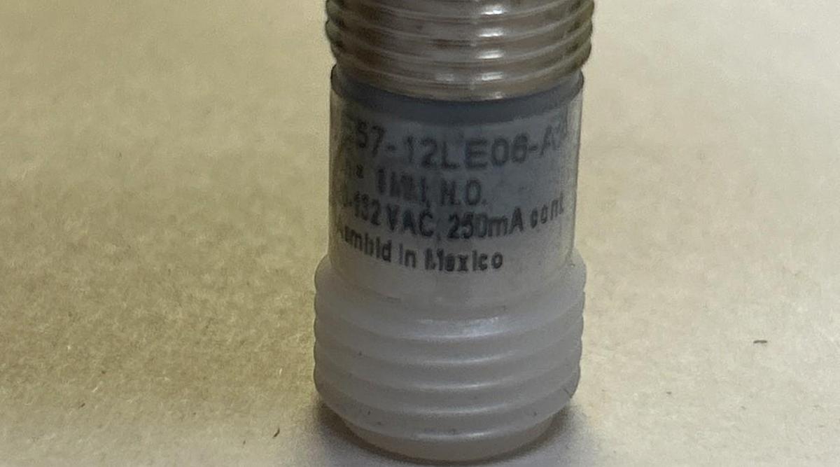 Used EATON CUTLER-HAMMER,E57-12LE06-AA,INDUCTIVE PROXIMITY SENSOR NOS