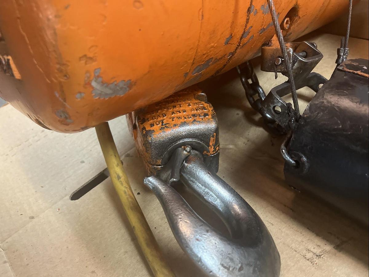 Used Columbus Mckinnon CM,RR-2,ELECTRIC HOIST 2 TON 3PH 16FPM CHAIN  24ft NO PENDANT