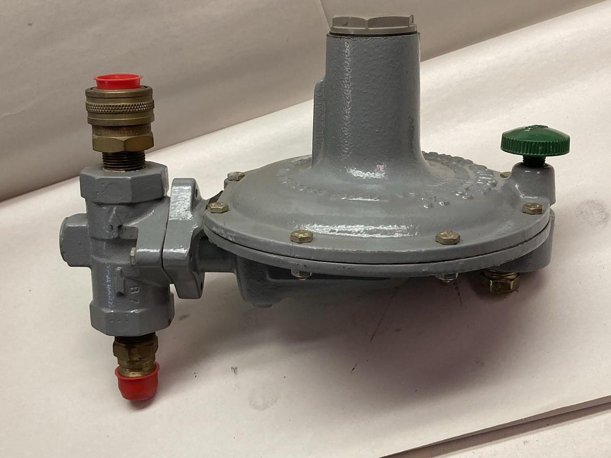 Used Fisher Controls,Y600A-152,Pressure Reducing Regulator 1/4 Inch Outlet