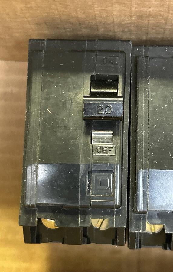 Used SQUARE D,QOB220,CIRCUIT BREAKER 20AMP 120/240V 2P LOT OF 5