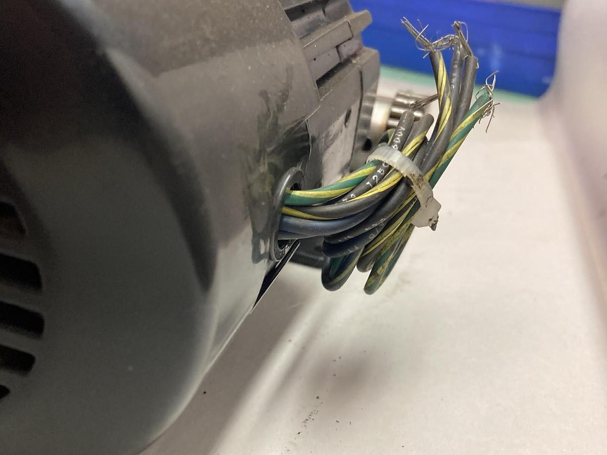 Used Bodine,34R4BFCI-3F,1-Phase Gear Motor 1/15Hp 113rpm Ratio 15:1