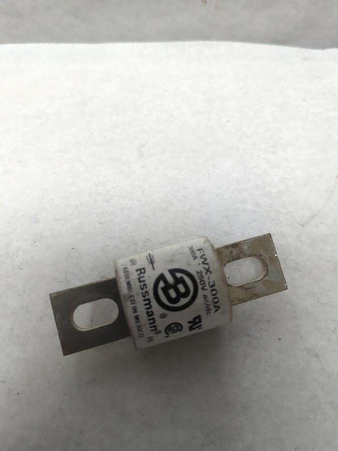 Used COOPER BUSSMANN,FWX-300A,SEMI-CONDUCTOR 300 AMP FUSE PRE-OWNED