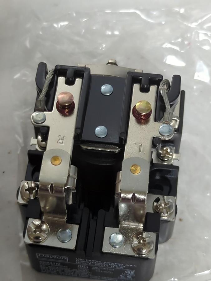 DAYTON,5X847M,POWER RELAY 120VAC 50/60HZ 30A NOS