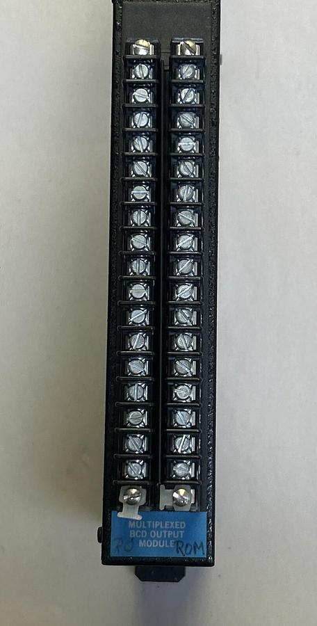 Used SQUARE D SYMAX,8030ROM-141,OUTPUT MODULE