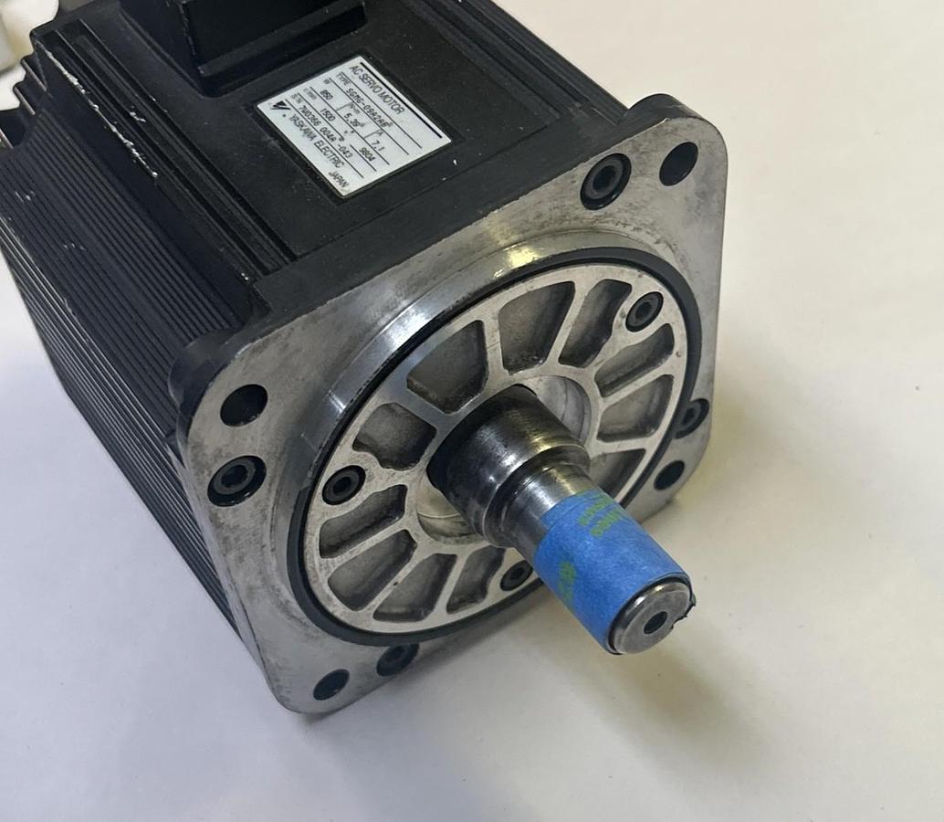 Used YASKAWA ELECTRIC,SGMG-09A2AB,SERVO MOTOR 1500RPM