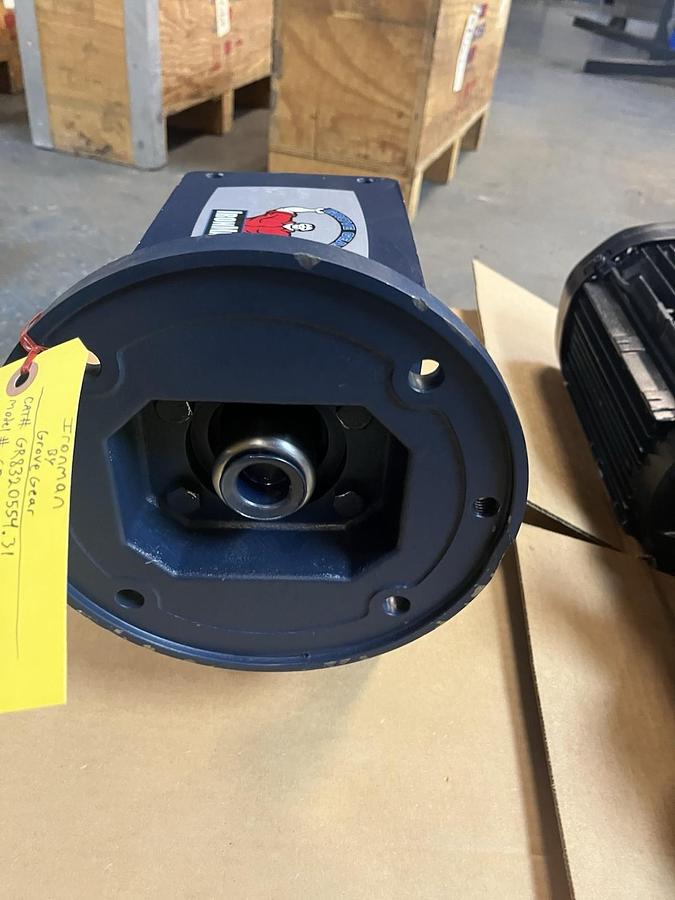 GROVE GEAR,GR-HMQ-832-40-H1-180,IRON MAN GEAR REDUCER 40:1 2.926HP 1750RPM