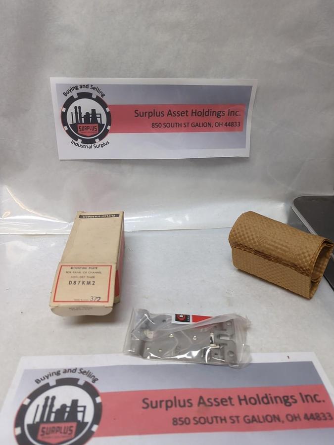 CUTLER-HAMMER,D87KM2,MOUNTING PLATE FOR PANEL OR CHANNEL MTG D8 TIMER NOS