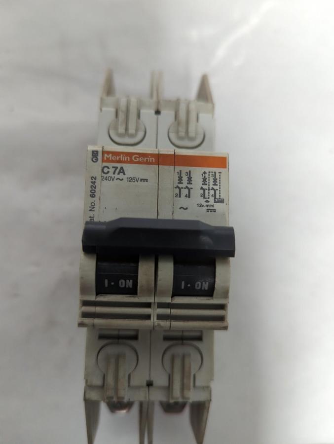 Used MERLIN GERIN,60242,CIRCUIT BREAKER C 7A 240V PRE-OWNED