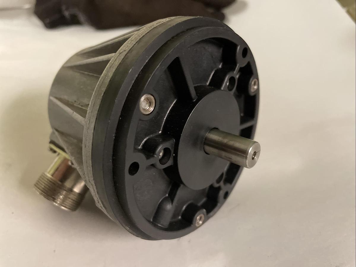 Used HEIDENHAIN ROD,1424-2500,ENCODER 228-943-04