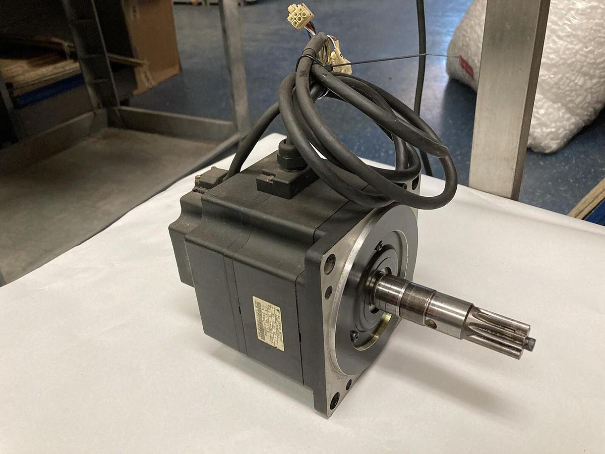 Used Yaskawa,SGMP-08AWYR33,Servo Motor 3000 r/min