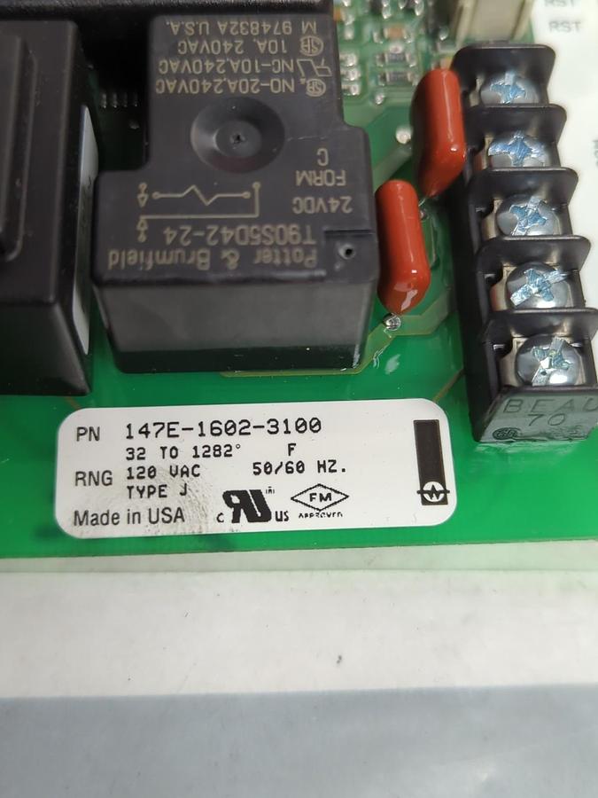 Used WATLOW,147E-1602-3100,TYPE J TEMPERATURE CONTROLLER 120VAC 50/60HZ PRE-OWNED