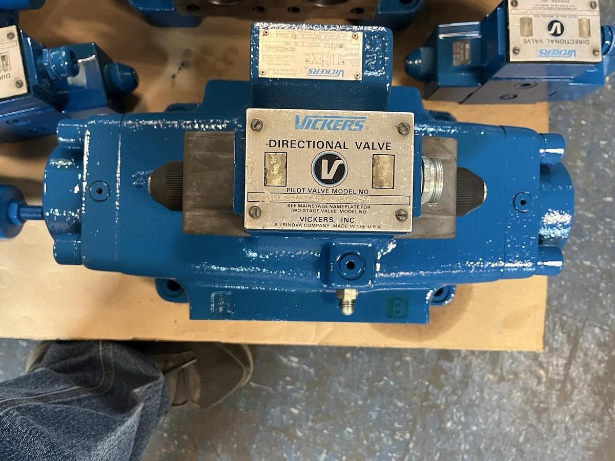 Used VICKERS,DF5S4LW-16-6C-W-B-80,HYDRAULIC DIRECTIONAL CONTROL VALVE