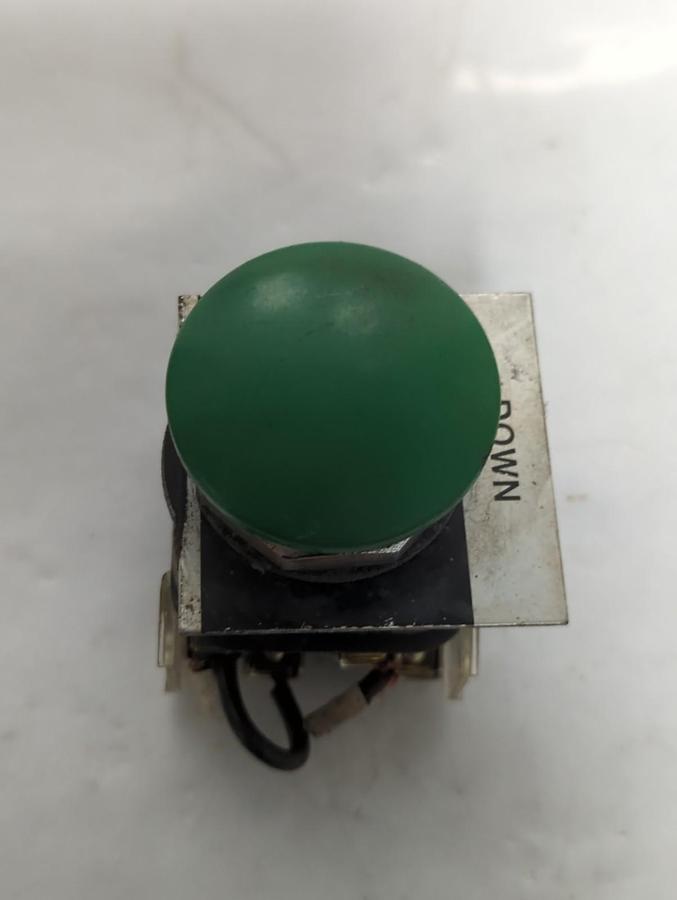 Used ALLEN BRADLEY,800T-D,SERIES T PUSH BUTTON GREEN PRE-OWNED