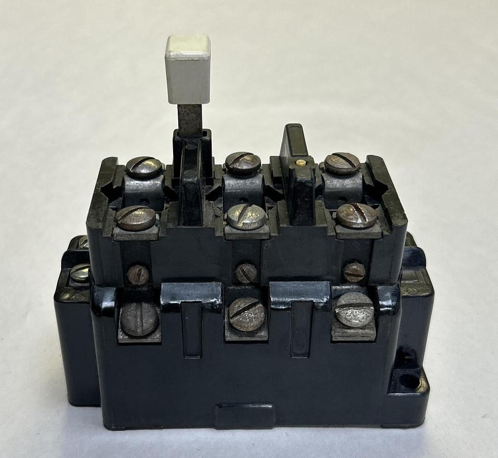 Used ALLEN BRADLEY,815-B0V16,OVERLOAD RELAY