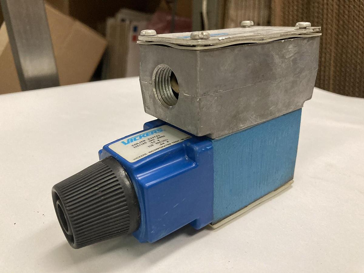 Used Vickers,DG4V-3-6B-M-W-B-40,Hydraulic Directional Control Valve