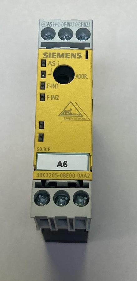 Used SIEMENS,3RK1205-0BE00-0AA2,SAFETY RELAY