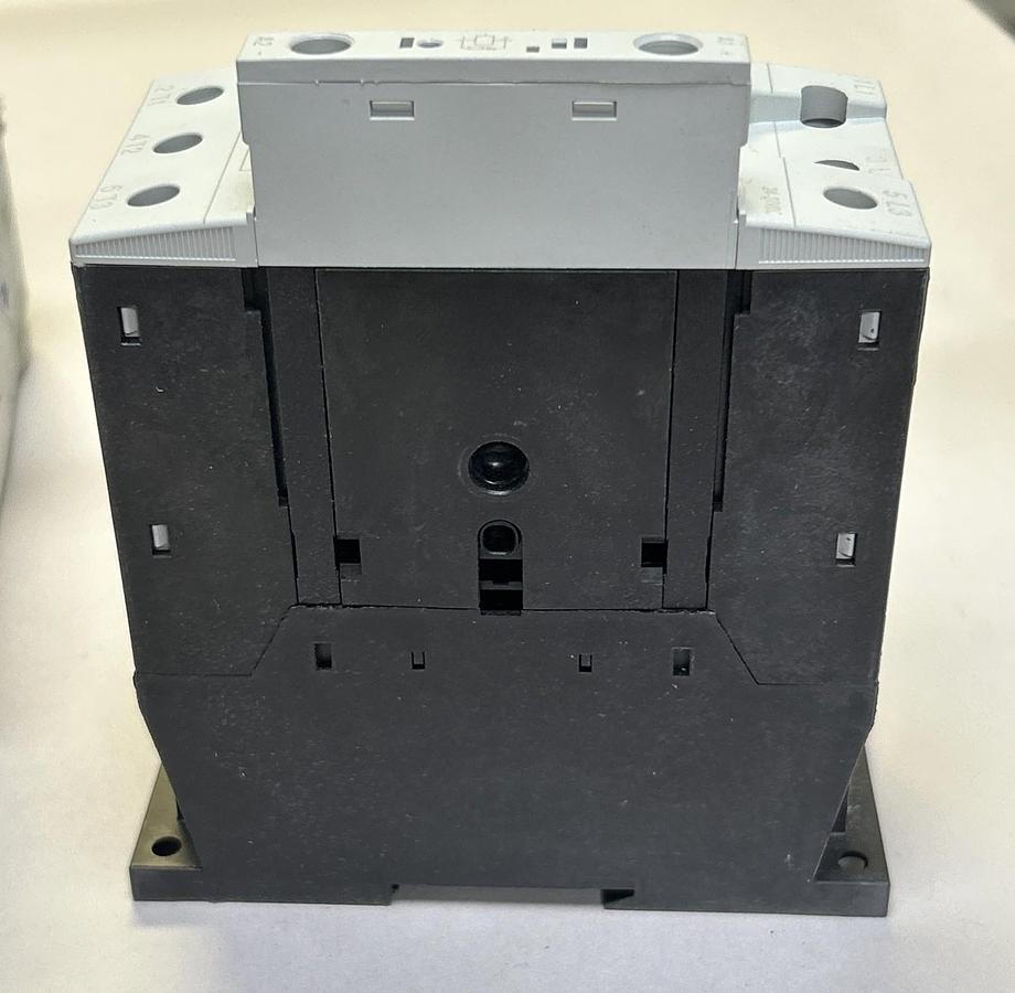 EATON,XTCE050D00TD,CONTACTOR 50A 3P 380/400V 22KW 24-27 VDC COIL NOS