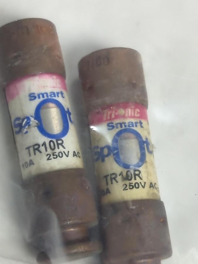 Used FERRAZ SHAWMUT,TR10R,TRI-ONIC SMART SPOT 10 AMP FUSE LOT OF 3 PRE-OWNED