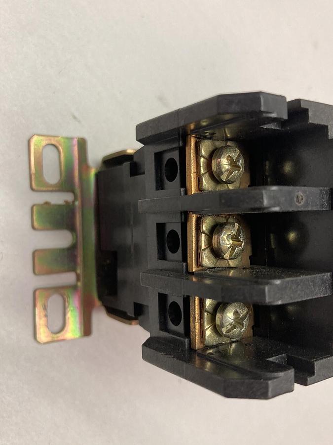 Cutler-Hammer,C25DND330,Definite Purpose Contactor Ser C1 30A