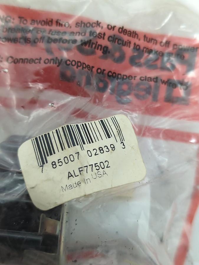 PASS & SEYMOUR,ALF77502,LEGRAND RECEPTACLE/LAMP HOLDER NOS