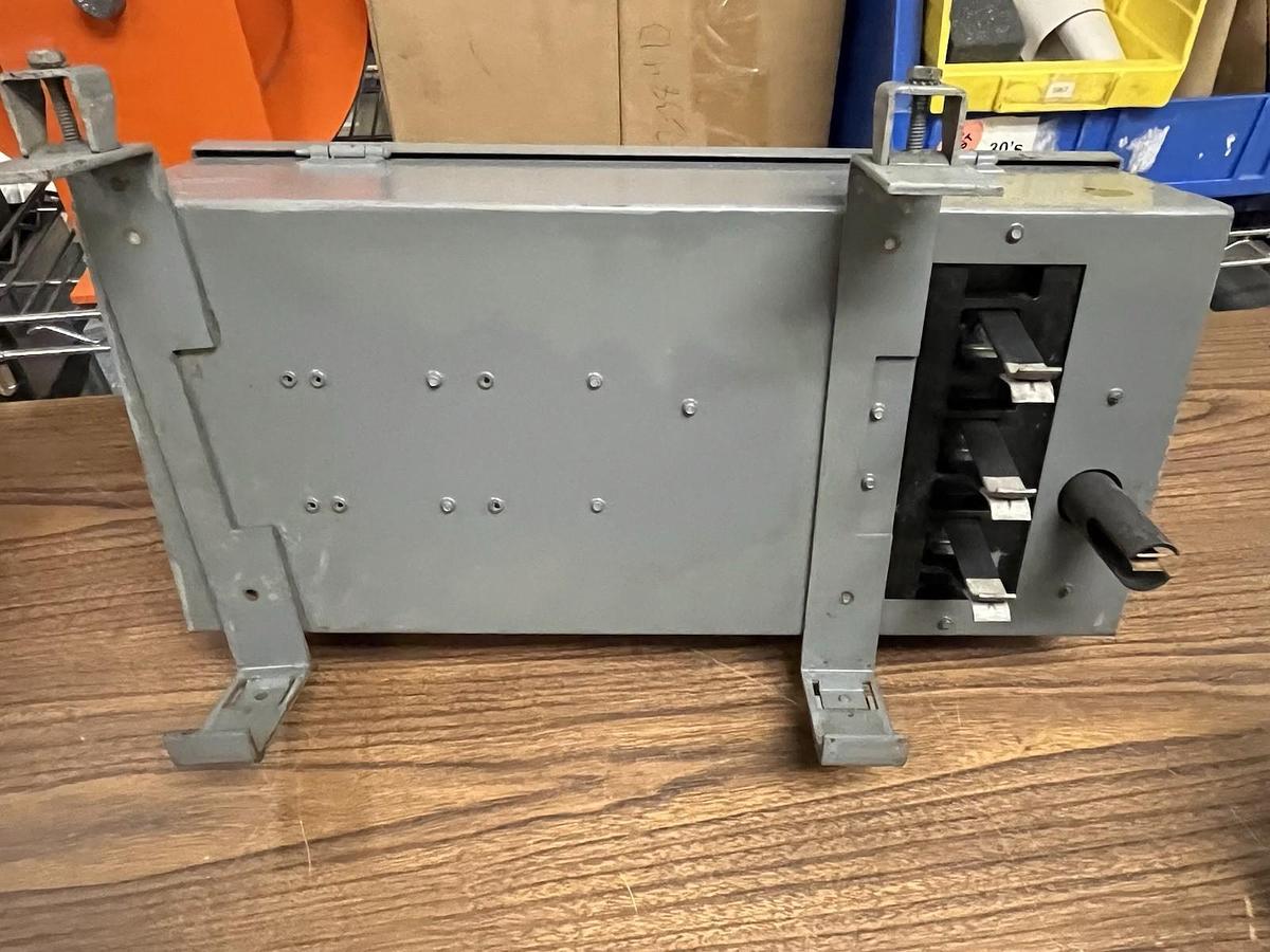 Used Westinghouse,456D-905-G07,TAP DE-ION BUSWAY BUS PLUG 60A 240V 3PH