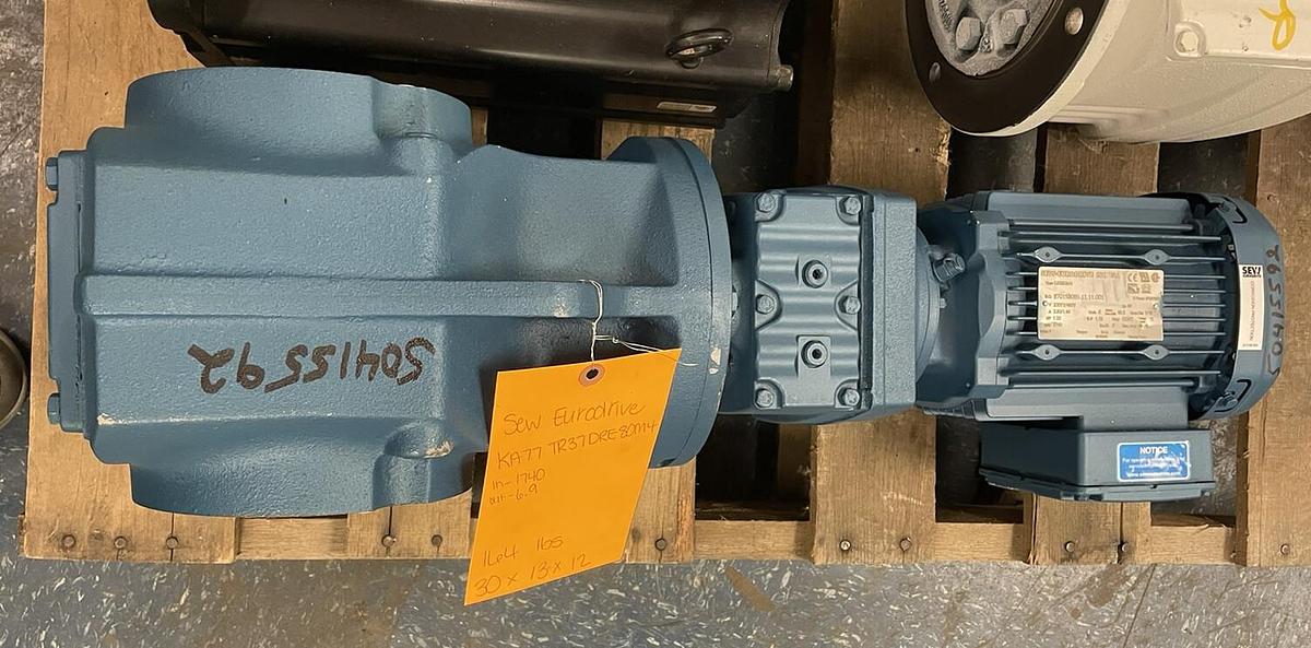 SEW EURODRIVE,KA77/TR37DRE80M4, GEARMOTOR RATIO 252 1HP 6.9/1740 RPM
