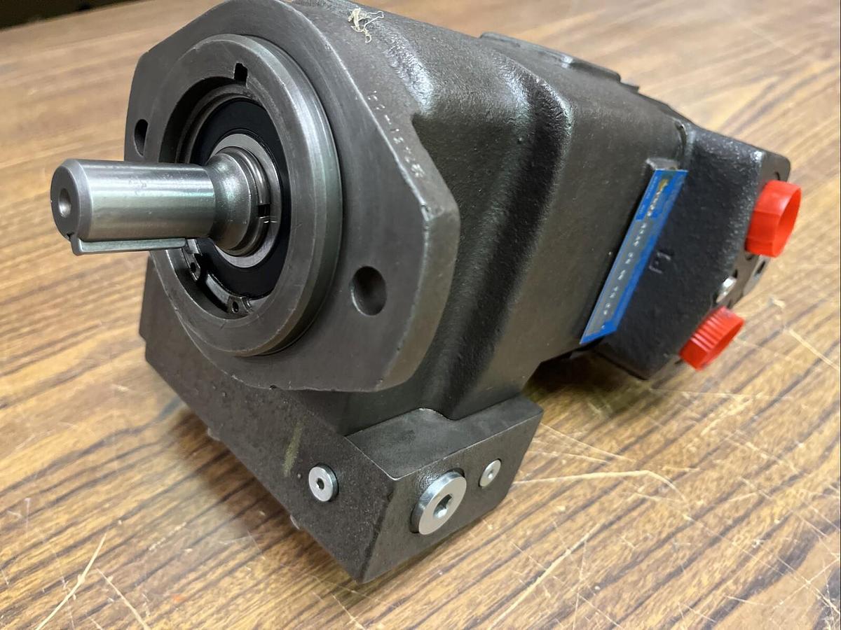 Used OIL GEAR,PVW06-RDAY-CN-NN-TK-CP,PISTON PUMP