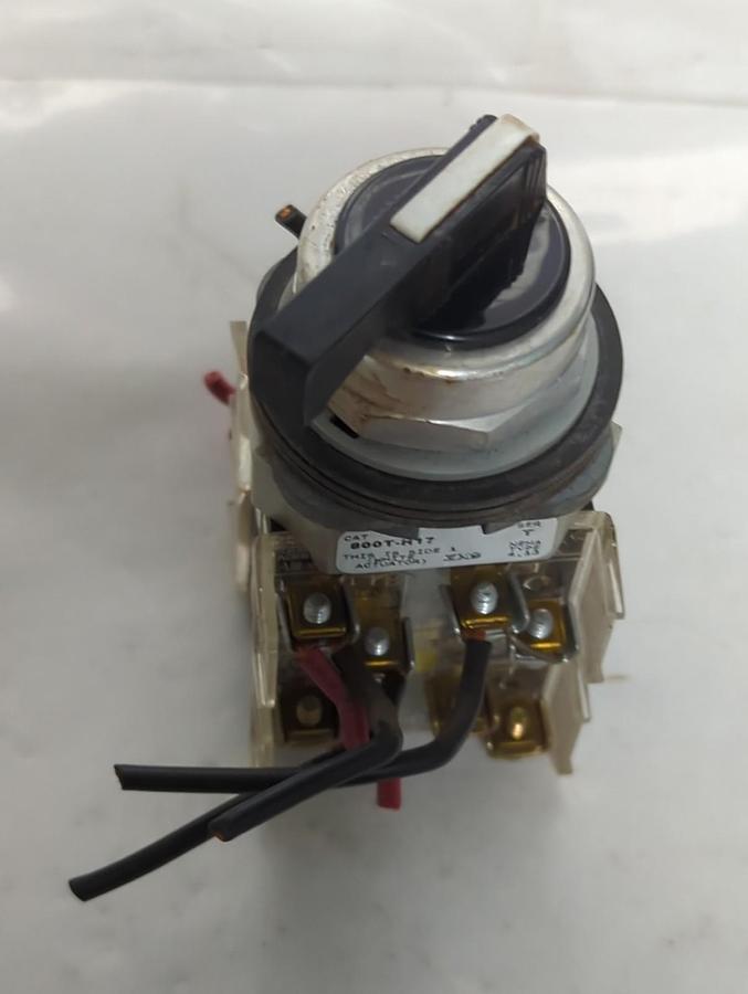 Used ALLEN BRADLEY,800T-H17,SELECTOR SWITCH SERIES T PRE-OWNED