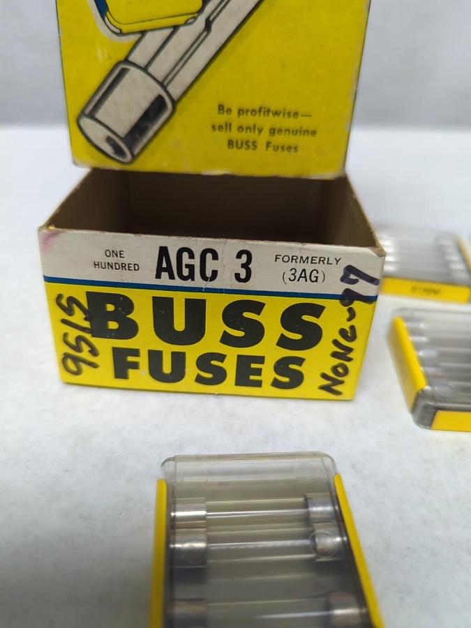 COOPER BUSSMANN,AGC3,GLASS FUSE LOT OF 34 NEW