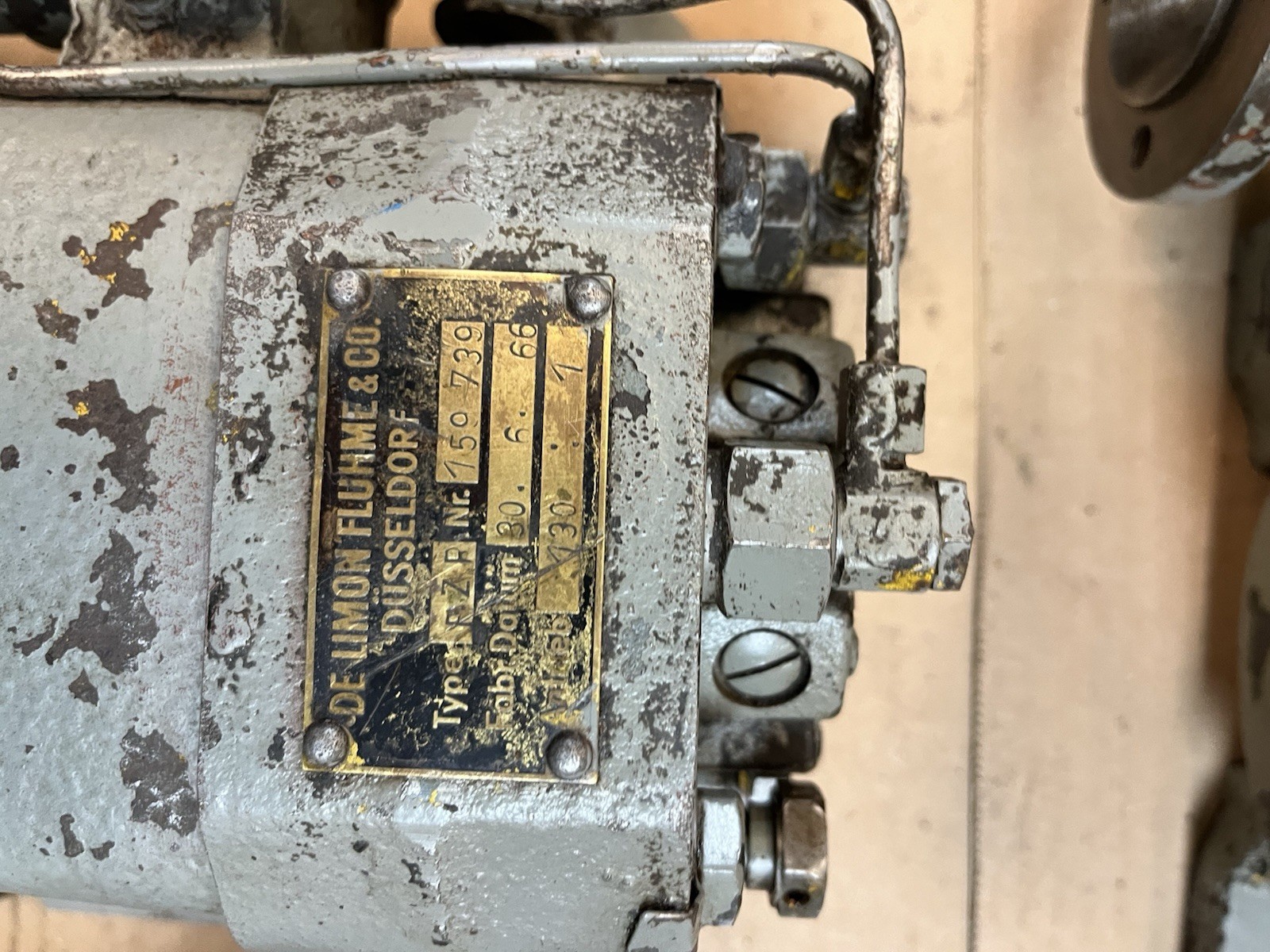 Used DE LIMON FLUHME,FZR 159-739,CENTRAL GREASE PLUNGER PUMP