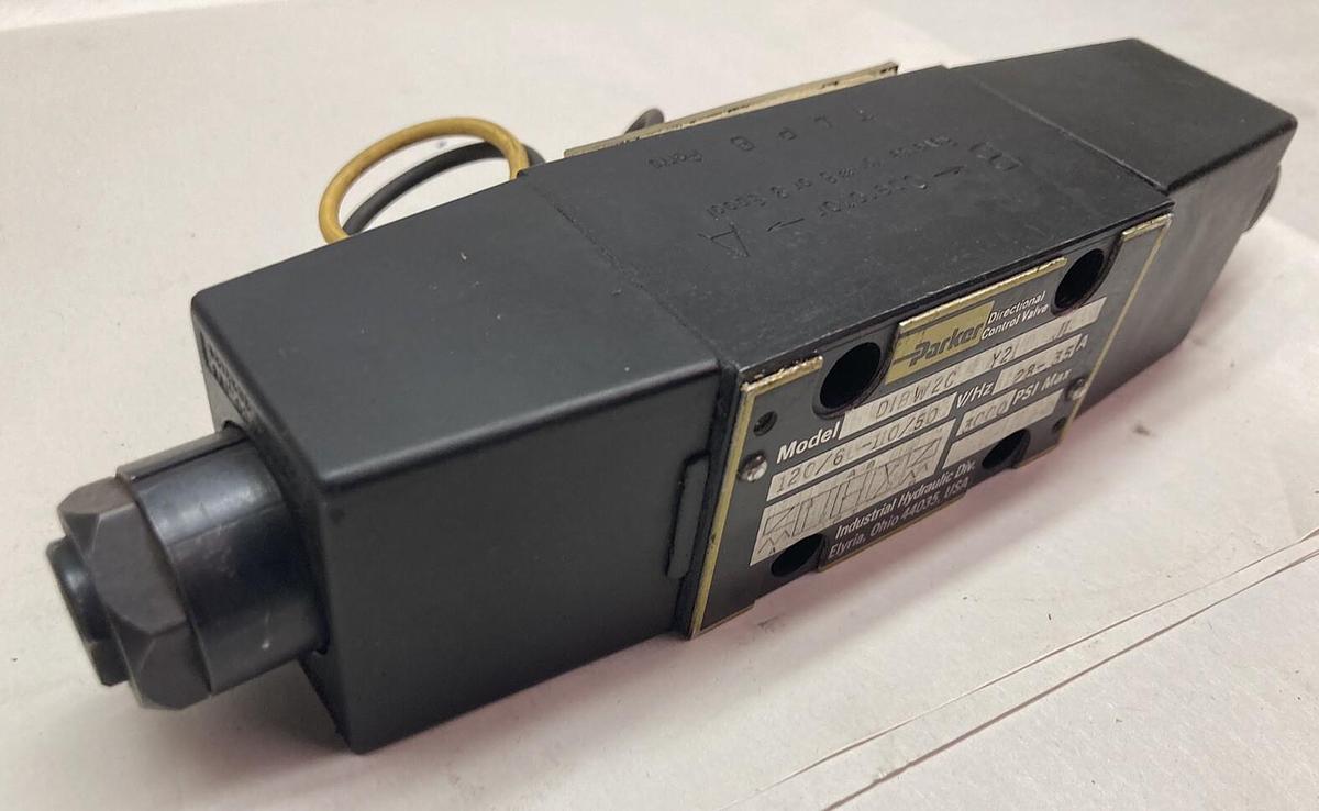 Used Parker,DIBW2C-Y21-JL,Directional Control Valve 28-35A