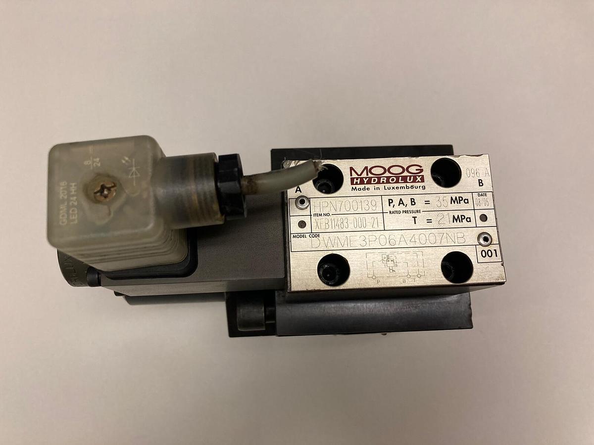 Used Moog,XEB11483-000-21,Proportional Pilot Valve with Husky HPN676588