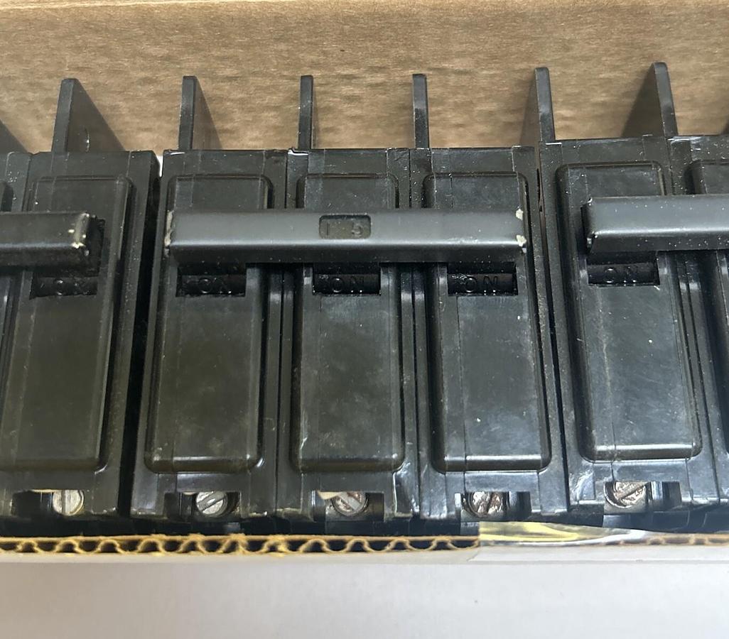 Used SIEMENS ITE,BQ3-B015,CIRCUIT BREAKER 15AMP 240V 3P LOT OF 4