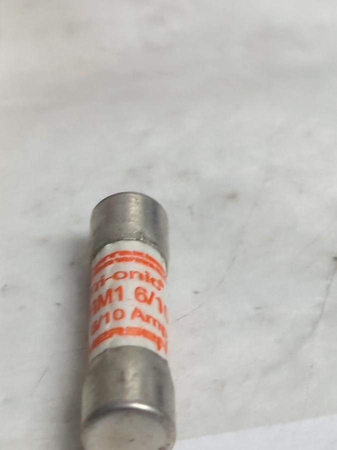 Used FERRAZ SHAWMUT,TRM1-6/10,TRI-ONIC 1-6/10 AMP FUSE LOT OF 6 PRE-OWNED