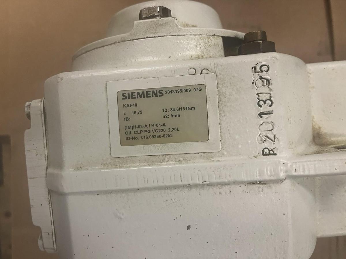 Used SIEMENS,KAF48,GEARMOTOR 16.79 RATIO 84.6RPM 3PH 1.25" DIA