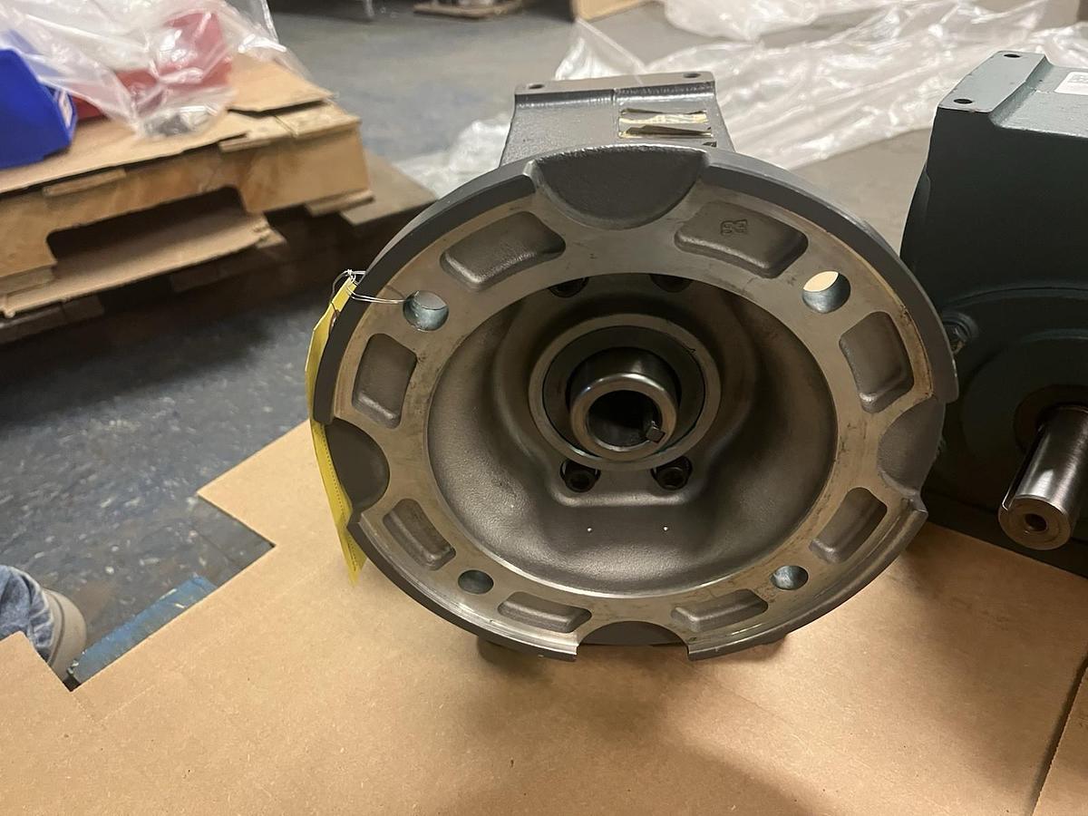 Used DODGE,26Q10L18,TIGEAR 2 GEAR SPEED REDUCER SIZE 26 RATIO 10 1576RPM 4.92 HP
