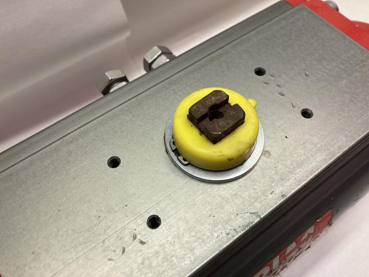 Used Triad Controls,Model 2R300SR,Actuator 150 PSI 200A